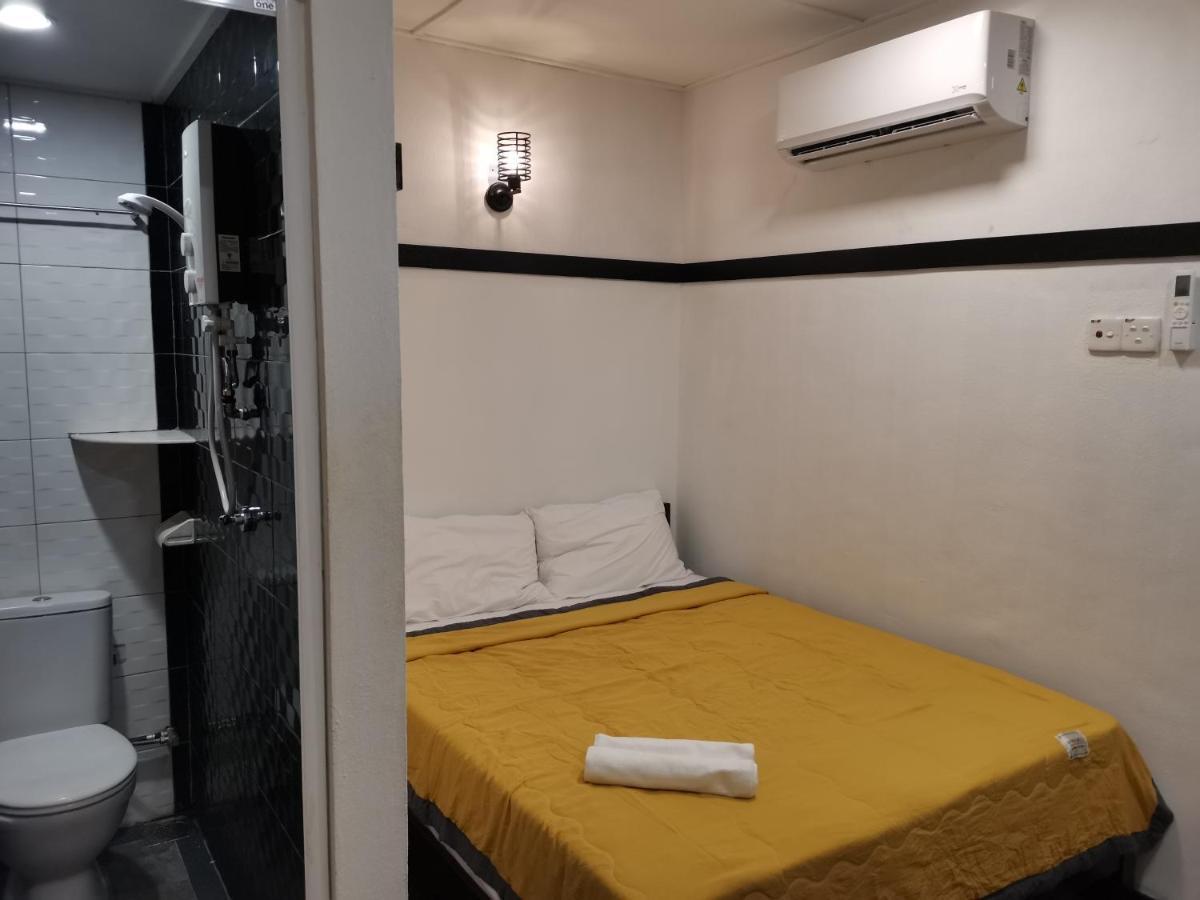 G Fortune Guest House+ George Town Buitenkant foto