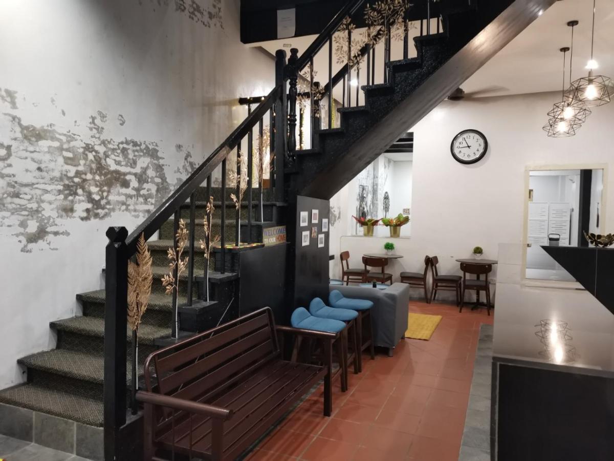 G Fortune Guest House+ George Town Buitenkant foto